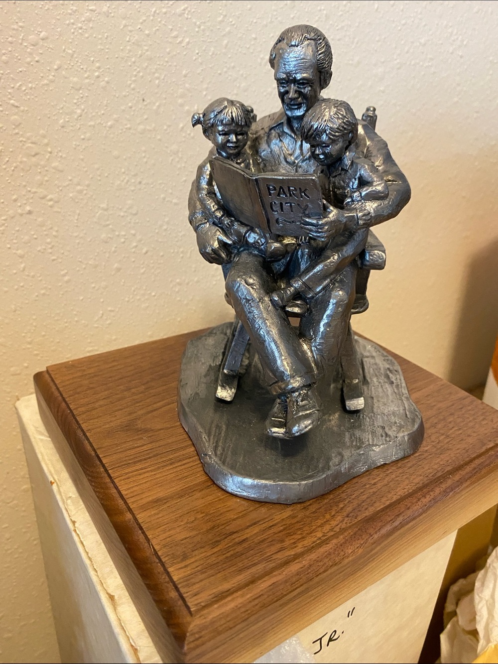 RICKER PEWTER America Remembered Grandpa reading grandchildren Signed 1985 MINT